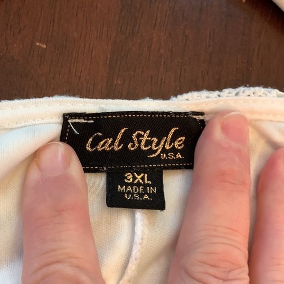 Cal Style cream shark tail tunic top. Size 3X. GUC. - Picture 3 of 4